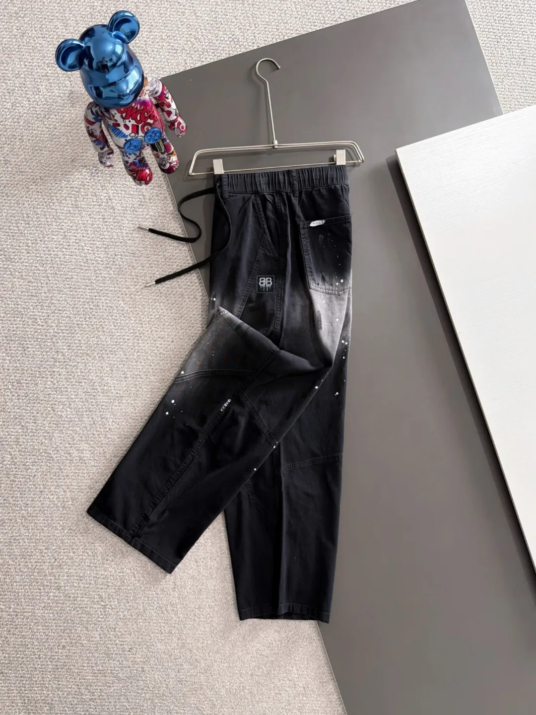 The next day shipped P195 Balenciaga 2026 summer New Arrival elastic casual pants, counter custom fabric Breathable high comfort, impeccable details, brand elements design concept, reflecting high quality. The hand feels delicate and soft! Casual cuts and awesome upper body! Sizes: S-3XL